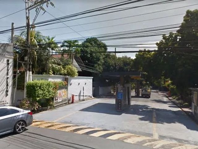 ‎FOR SALE - ‎Old House and Lot in White Plains, Quezon City