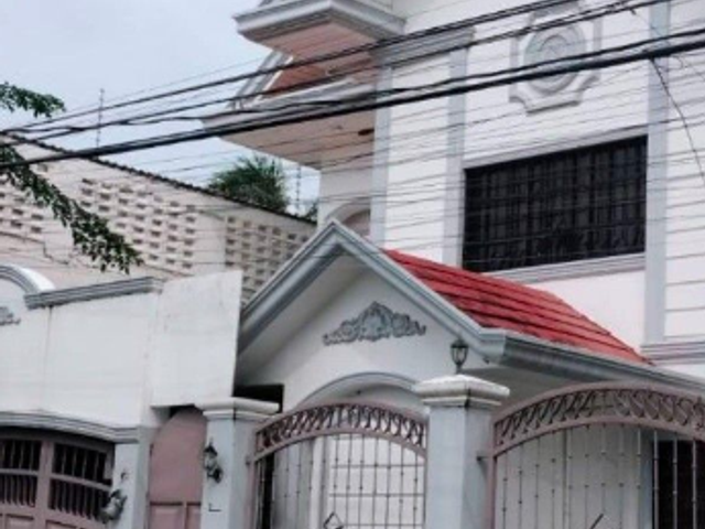 5-Bedrooms House for Rent in Paranaque City *Multinational Village