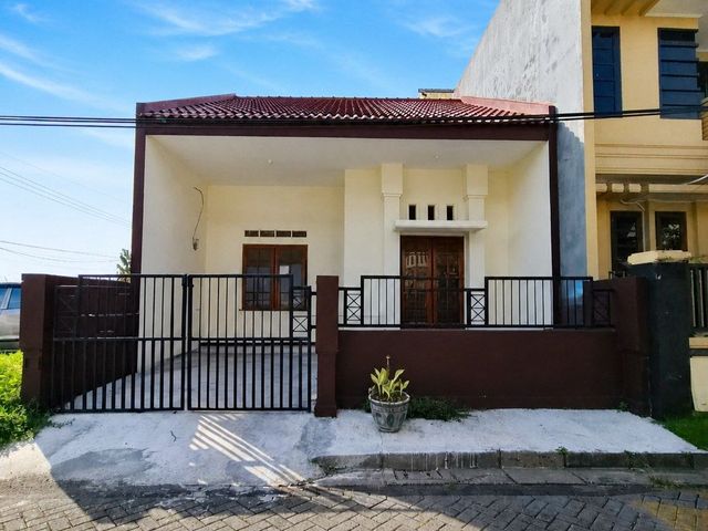 Rumah Puri Asri, Pakuwon City Siap Huni • Carport
