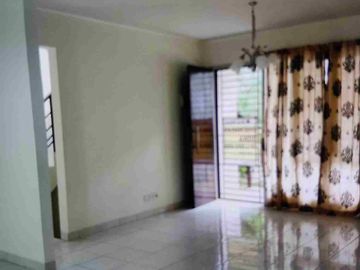Disewakan rumah di BSD City , di Foresta, Alberta
