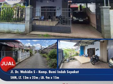 Rumah sudah Canopy dan Pagar Keliling Kawasan Pusat Kota di Dr. Wahidin S