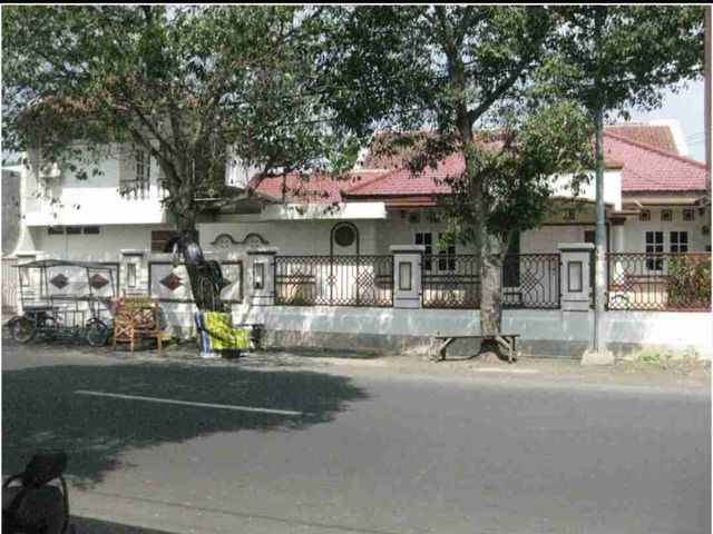 Dijual/Disewakan Rumah 2lt dekat kampus jember