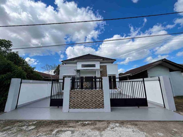 di jual rumah jl Ayani 2 komp duta bandara