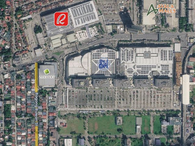 Desirable Lot with an old house in the vicinity of four major malls / shopping center in Novaliches Quezon City