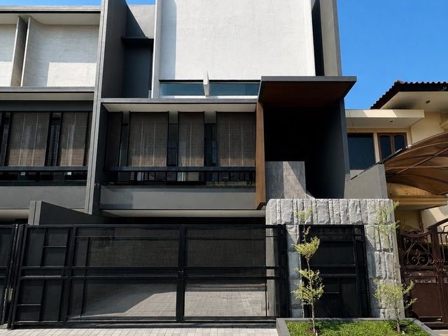 RUMAH MANYAR KERTOADI*NEW MINIMALIS*HADAP UTARA