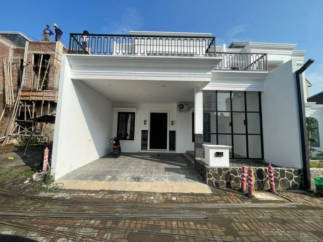 RUMAH 2 LANTAI DI PATI KOTA DEKAT KE LAUN ALUN PATI