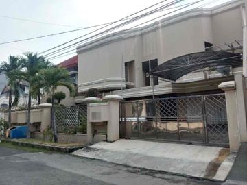 Rumah Dharmahusada Indah