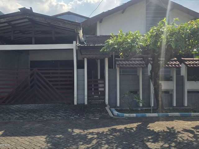 Rumah Manyar Jaya STRATEGIS , Hadap Timur