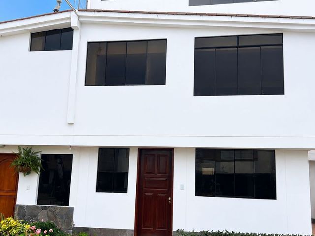 🏡 CASA EN VENTA CON 3 UNIDADES INDEPENDIENTES – LOS HUERTOS DE VILLA, CHORRILLOS 🌿