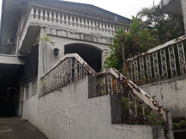 For Sale old house  and lot in White Plains