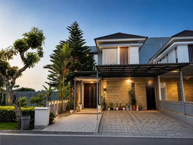 ‼️SEMI FURNISHED‼️TERAWAT SIAP HUNI RUMAH CITRALAND UTARA SURABAYA BARAT