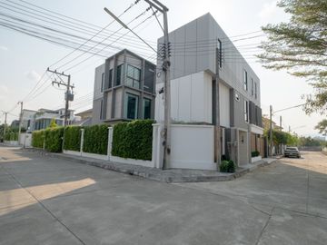 place photo 52