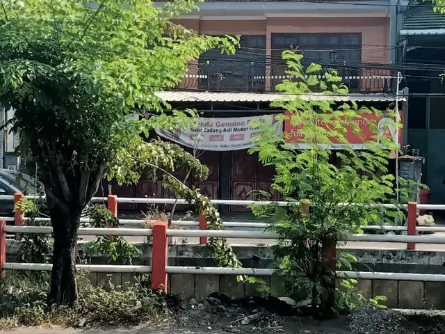 ‼️NOL JALAN RAYA KEMBAR MEDOKAN SAWAH TIMUR RUNGKUT ‼️RUMAH 2 LANTAI COCOK UNTUK SEGALA USAHA JENIS APAPUN