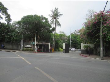 Forbes Park Makati Corner House and lot for Sale