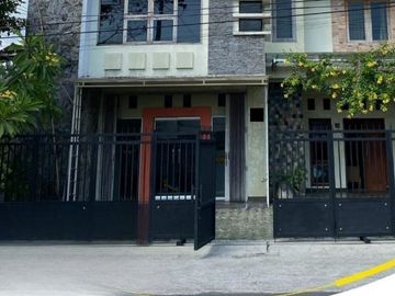 Dijual rumah mewah 2 lantai milik dokter Jl.KH.Wahid Hasim Jember