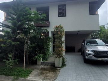 2-STOREY HOUSE AND AND LOT CORNER LOT