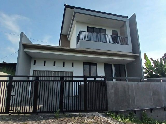 Dijual dan Disewakan Rumah Siap Pakai Lokasi di Jl. Stonen Semarang