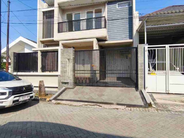 Dijual dan Disewakan Rumah 3 lantai Darmo Indah Selatan