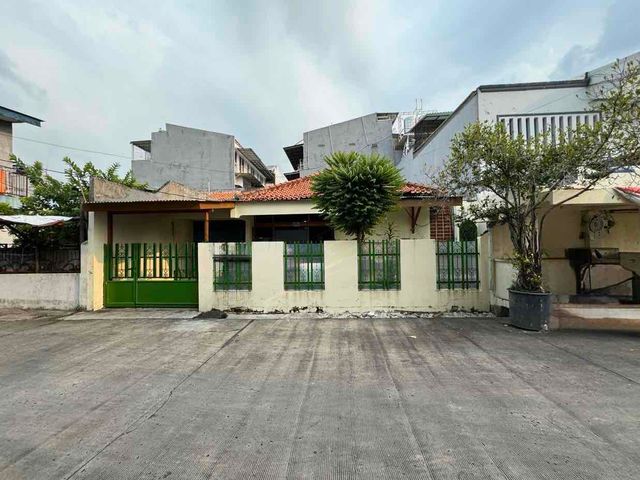 RUMAH TUA HITUNG TANAH DURI KEPA KEBON JERUK JAKARTA BARAT