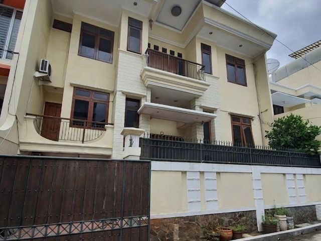 jual rumah bagus 3 lantai di sunter
