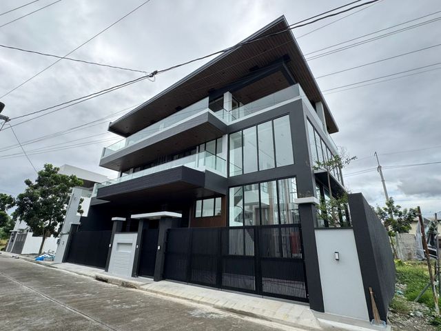 FOR SALE! 5 BEDROOM IN GREENWOODS EXECUTIVE VILLAGE