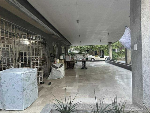 5 Bedroom House For Lease with Big Car Garage