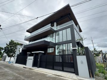 FOR SALE! 5 BEDROOMS IN GREENWOODS EXECUTIVE VILLAGE, RIZAL