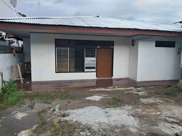 DISEWAKAN RUMAH MENARIK DAERAH TIKALA, HARGA SANGAT MURAH