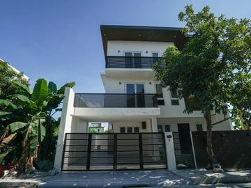 FOR SALE! 3 BEDROOMS IN GREENWOODS EXECUTIVE VILLAGE, RIZAL