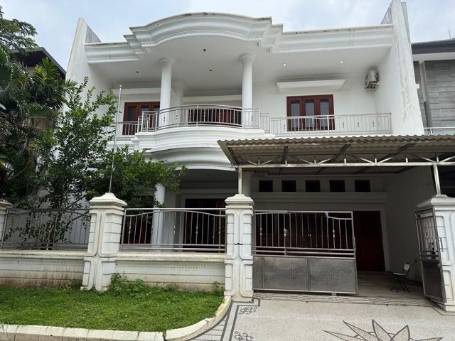 Rumah Pakuwon City Siap Huni Villa royal