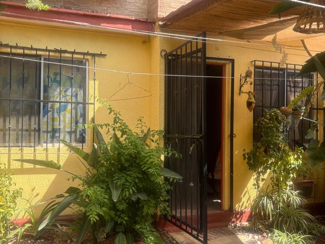 SE VENDE CASA FRACC REYES MANTECON DOS NIVELES