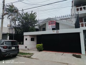 bonita casa en providencia ideal para oficinas o consultorios