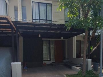 Disewakan Rumah 2 lantai di North West Lake Citraland Surabaya