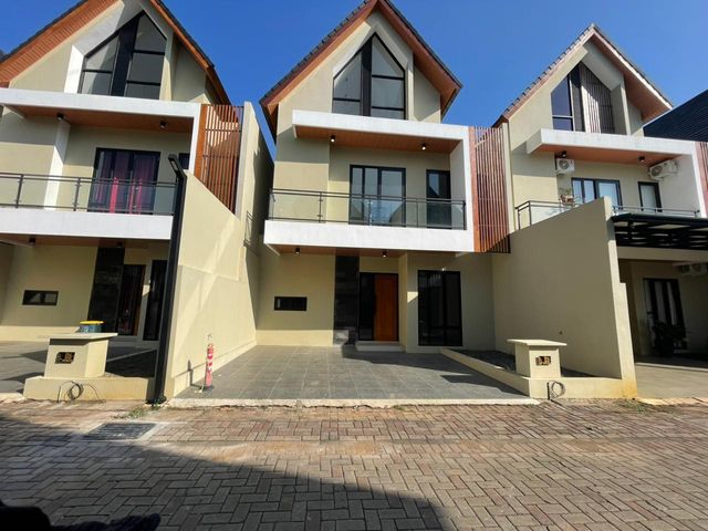 RUMAH DIJUAL 2 LANTAI DI BOSSTANIA PARK PATI DEKAT RS MITRA BANGSA PATI