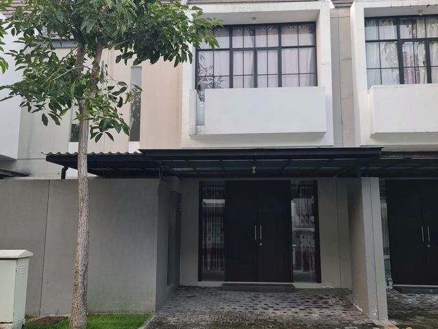 Rumah 2 Lantai Minimalis Grand Sunrise Menganti Baratnya Surabaya