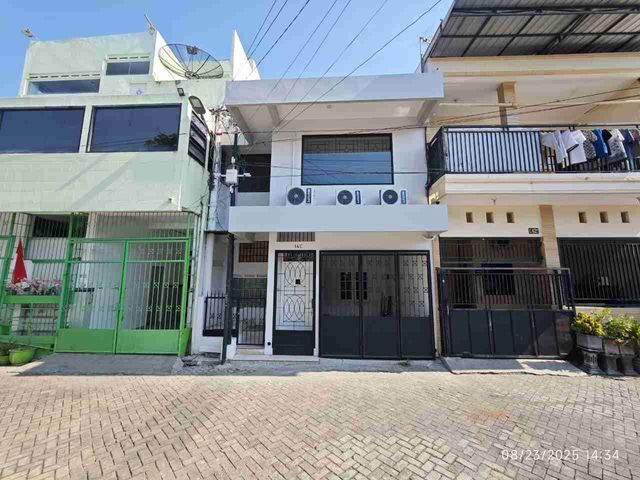 Dijual rumah 2 lantai Karang Asem Surabaya timur