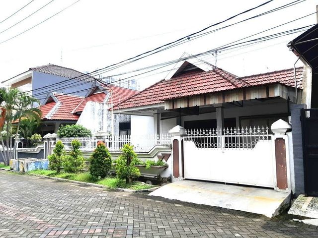 Rumah Dijual Manyar Kartika Surabaya SHM bisa KPR