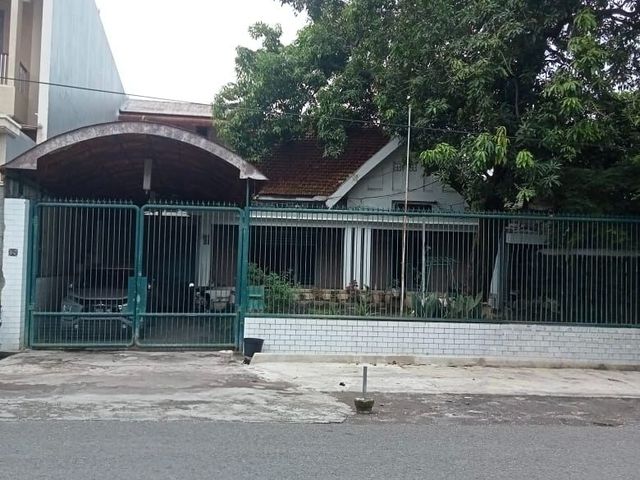 DI JUAL RUMAH DI JALAN ARGOPURO SURABAYA DEKAT SEKOLAH NEGERI SHM MH