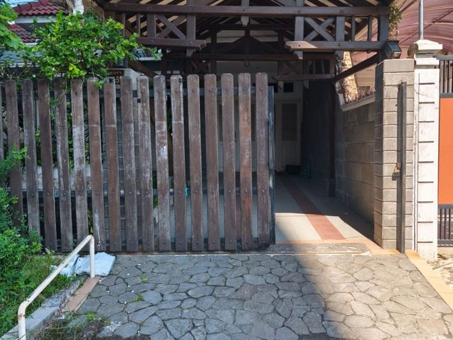 Dijual rumah Raya Darmo Permai Selatan