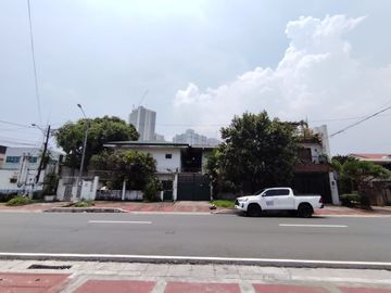 Large Redevelopment Property in Brgy. South Triangle, Quezon City