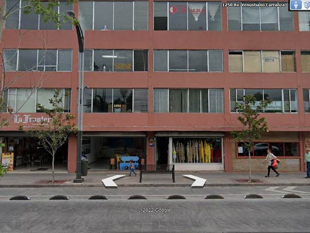 RENTA de Locales, Oficinas, Consultorios, Frente al Parque de Tequis. 300m2 - $35,000