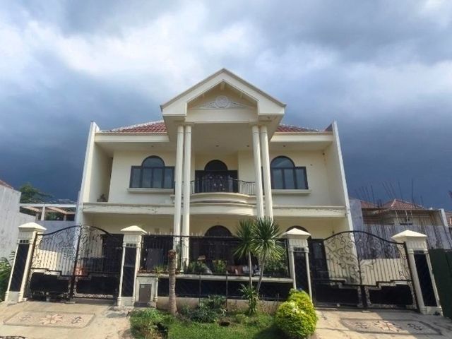 Rumah Pakuwon City  STRATEGIS FAVORITE, Hadap Utara , BUTUH SEGERA LAKU