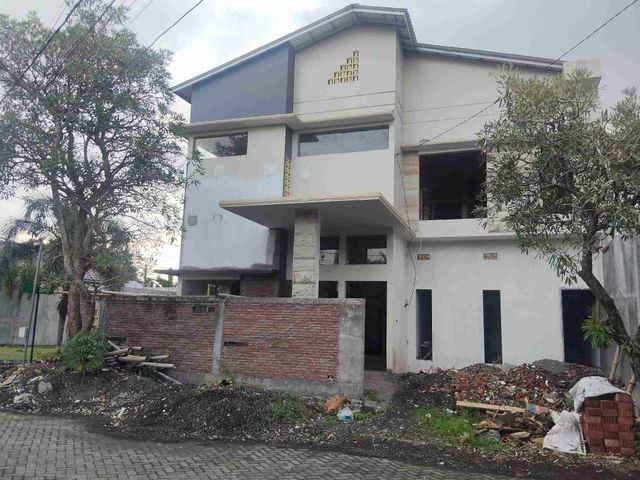 Dijual rumah baru perumahan elite jember