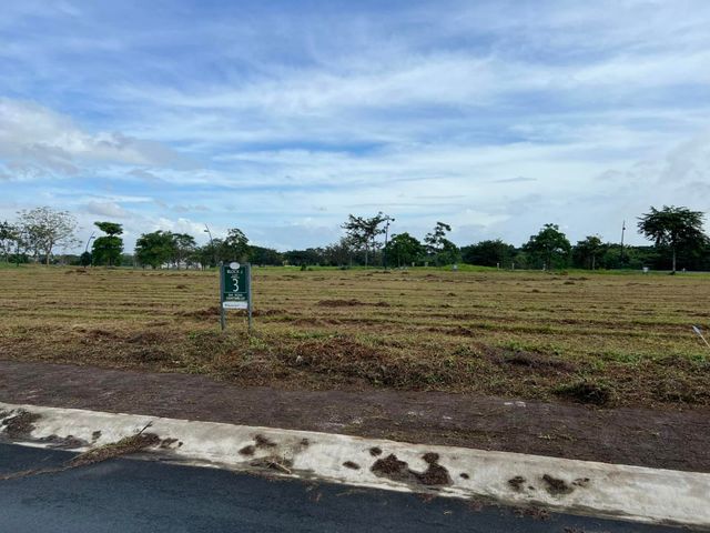 RESIDENTIAL LOT FOR SALE IN THE COURTYARDS AT VERMOSA CAVITE