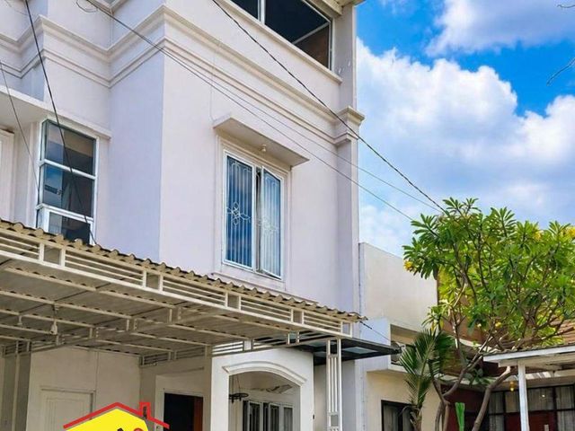 Rumah Cantik Sektor 9 2,5 Lantai Harga 3,2 M (SP 1203 IA)