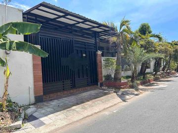 Bungalow House with Swimming Pool in Las Piñas