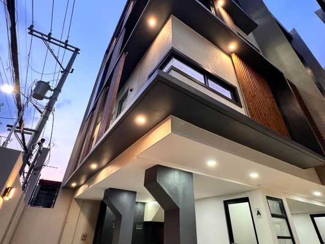FOR SALE TOWNHOUSE IN SAN JUAN