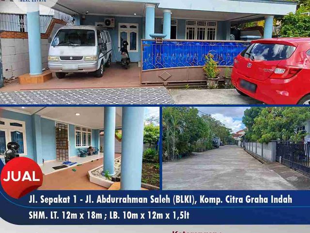 rumah dengan Smart door lock