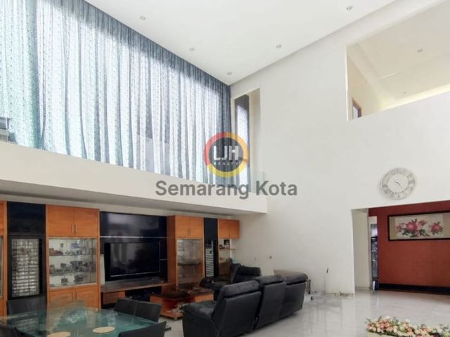 Rumah mewah di jalan Seroja