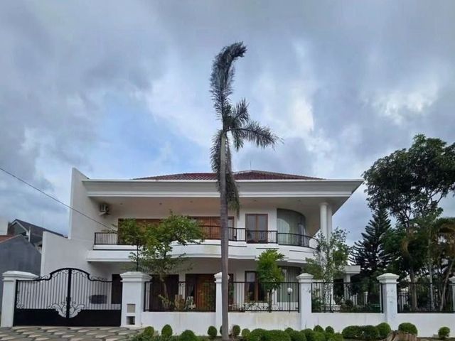 Rumah Araya Tahap 1 Galaxy Bumi Permai  STRATEGIS, SIAP HUNI, BOULEVARD FULLY FURNISHED, MARMER, KAYU JATI
